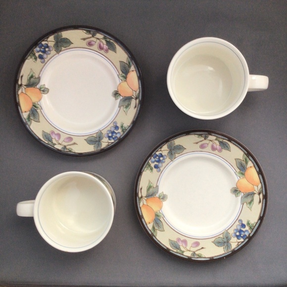 Set of 2 Mikasa Intaglio "Garden Harvest" pattern Demi cups with saucers - Picture 4 of 7